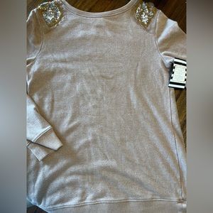 Light tan sweatshirt with the perfect amount of embellishment 🤌🏽